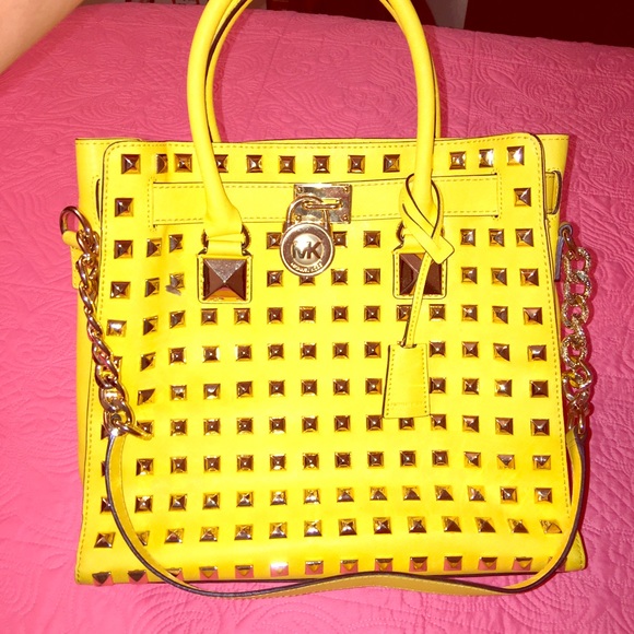 🍍Micheal kors studded Hamilton Handbag🍍