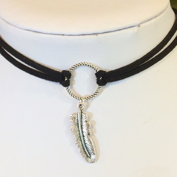 Feather suede choker - Picture 2 of 5