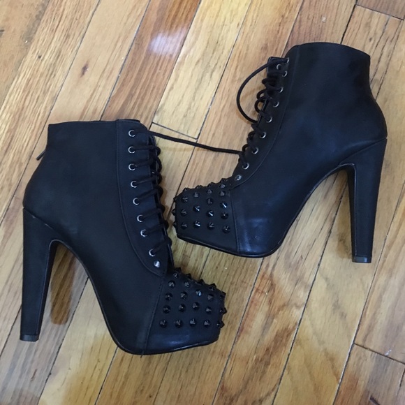 Spike booties