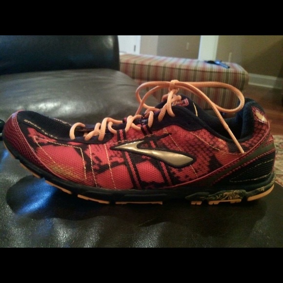 BROOKS- CROSS COUNTRY; RUNNING; METAL SPIKES