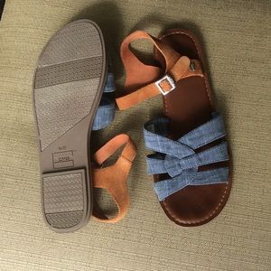 TOMS 8 1/2 brown blue sandals, like new