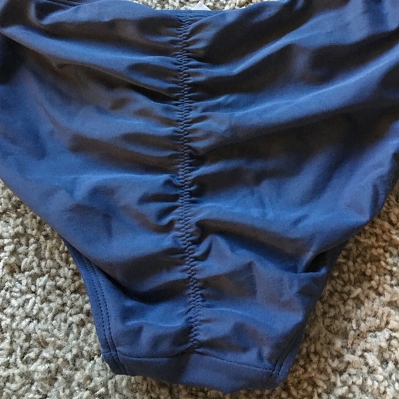 Cute bikini! - Picture 4 of 4