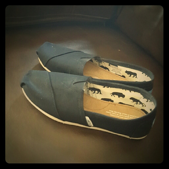 NWOT Size 7 TOMS