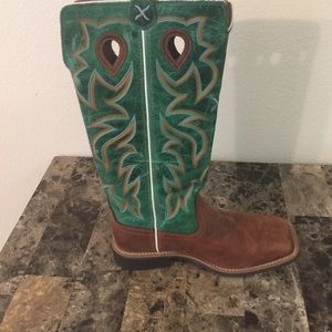 Girls youth twisted x boots only worn once.