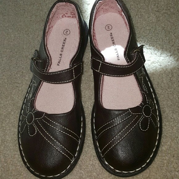 Falls Creek Shoes Girls Shoes Size 2 Poshmark Falls Creek Shoes Girls Shoes Size 2 Poshmark