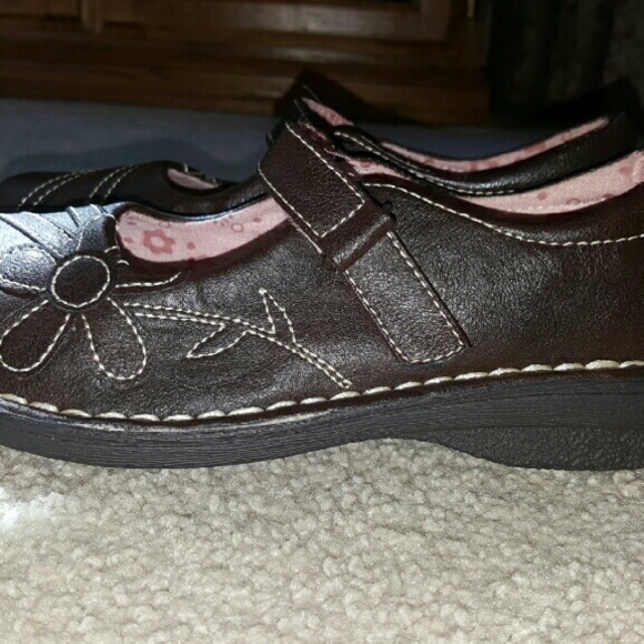 Falls Creek Shoes Girls Shoes Size 2 Poshmark Falls Creek Shoes Girls Shoes Size 2 Poshmark