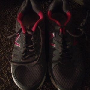 New balance shoes for 25$