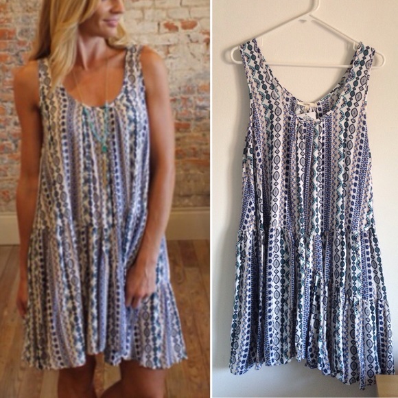 Boutique Dresses & Skirts - Printed Flounce Dress