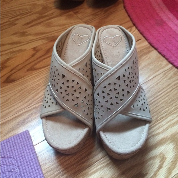 Cue beige wedges - Picture 2 of 2