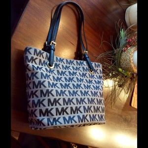 Michael Kors Jet Set Bag