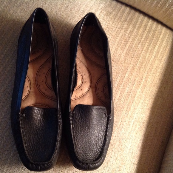 Black leather loafer