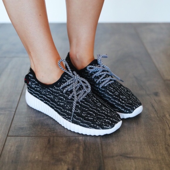 ▪️CLEARANCE *LAST1* Speckled Sneakers - Picture 2 of 3