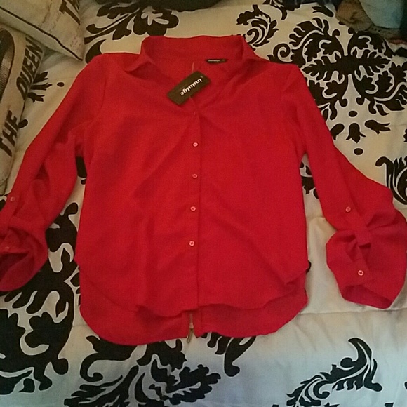 Blouse with zipper back