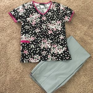 Cherokee scrub set
