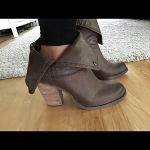 NEVER WORN! Lulus- Taupe Bootie