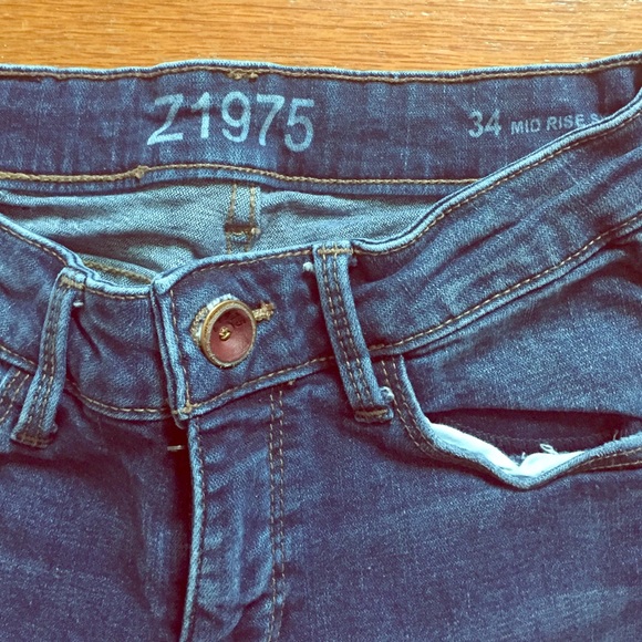 Skinny slightly distressed jeans