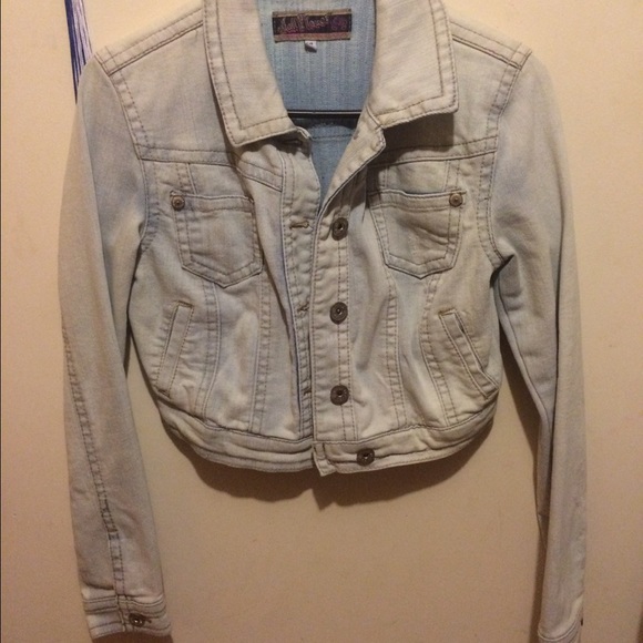 Cute jean jacket - Picture 1 of 1