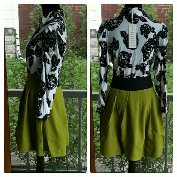 Dresses & Skirts - 💗SALE 💗 Mock 2 Piece Rose Print Dress. NWT.