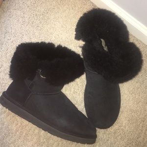 black short uggs