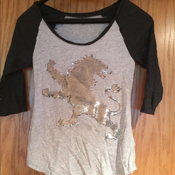 3/4 length sleeves with express logo