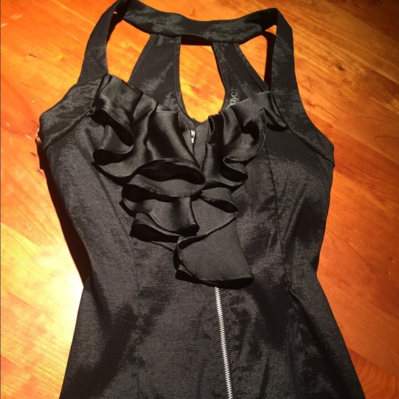 Zip-up, ruffled top