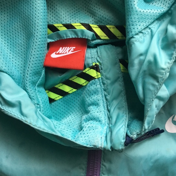 Nike wind breaker - Picture 3 of 4