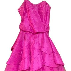 Morgan & Co. pink homecoming dress