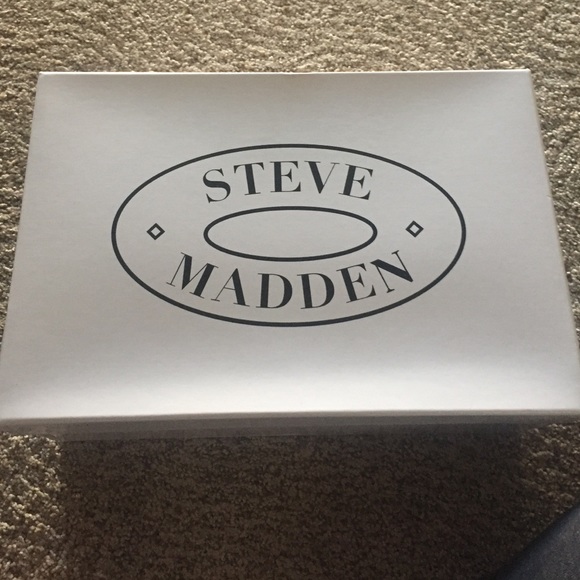 Black Steve Madden sandals