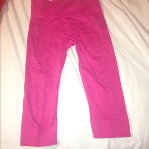 Lululemon pink capri pant  size 6