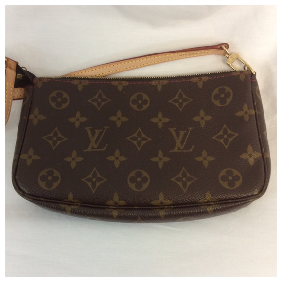 LOUIS VUITTON CROSSBODY BAG Sold in BUNDLE - Picture 2 of 4