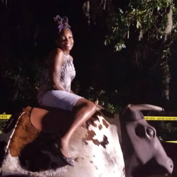 Meet your Posher, Rosalyn - Picture 1 of 1