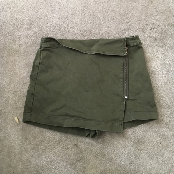 Abercrombie and Fitch green skort
