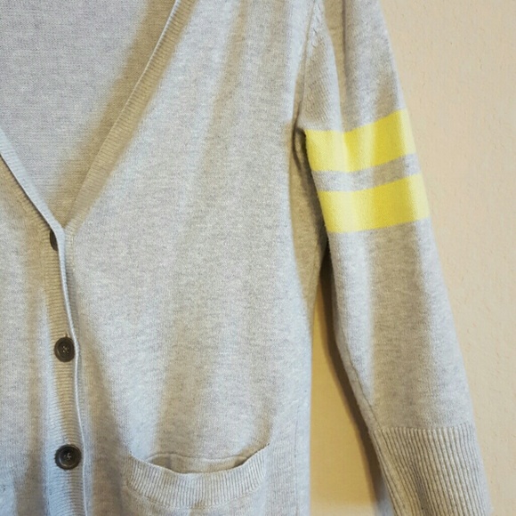 Gray cardigan from Gap - Picture 2 of 2