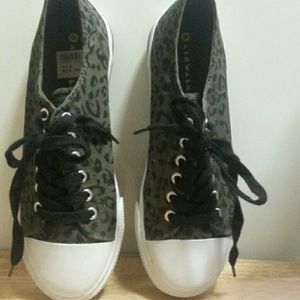 FINAL MARKDOWN! BEING DONATED 10 /21 /16