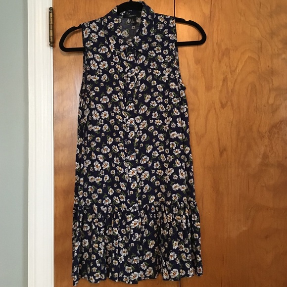 Forever 21 Sleeveless Daisy Dress