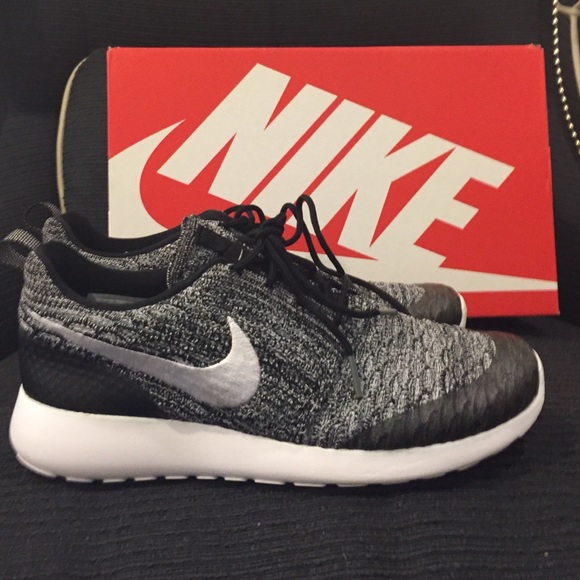 Nike ROSHE✔️ black and gray 😍