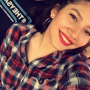 Meet your Posher, Beatriz