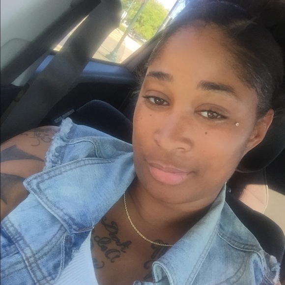 Meet your Posher, Lea