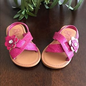 Adorable sparkly pink sandals 💕