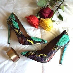 Super-Sexy Steve Madden snakeskin pumps!