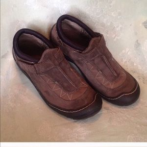 PRIVO-Waterproof Walking/Hiking Shoes by Clarks