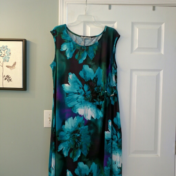 Dress beautifully painted with flowers