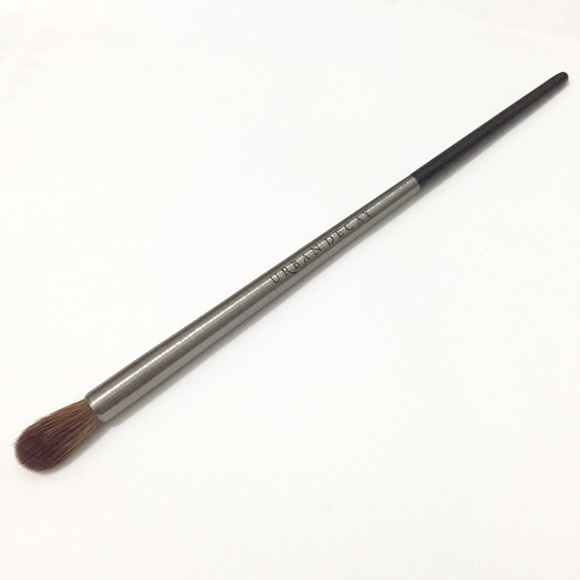 New Urban Decay Pro Smoky Crease Brush E201