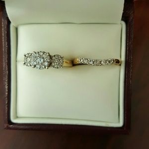14 kt yellow gold wedding set.