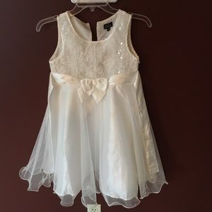 Girls dress