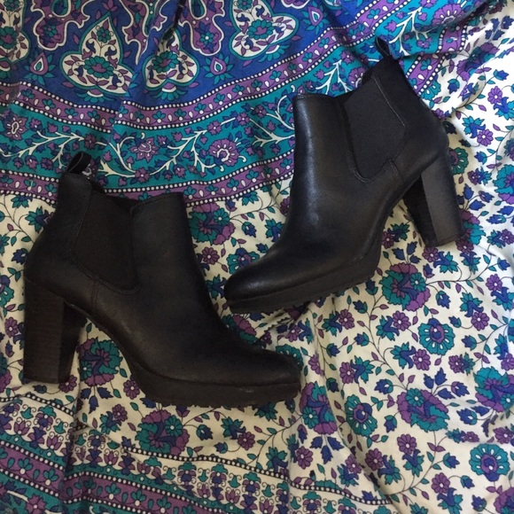Forever21 black booties