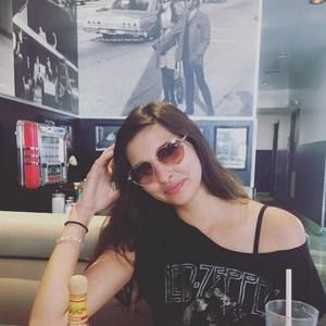 Meet your Posher, Lara