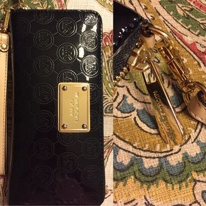 💯Authentic Large Michael Kors wallet