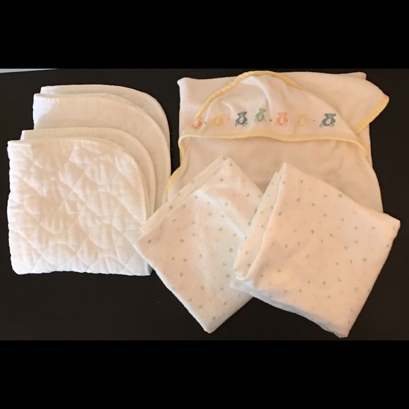 5 pc baby set. Lg hood twl, 2 recv bnk, 2 cng pads - Picture 1 of 4
