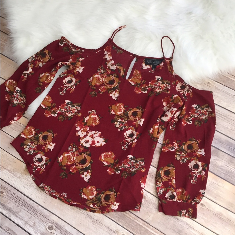 šST PATTYS SALEšScarlett Cold Shoulder Top - Picture 2 of 7